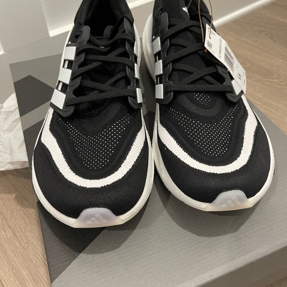 🔥ADIDAS ULTRABOOST🔥 - Picture 2 of 6